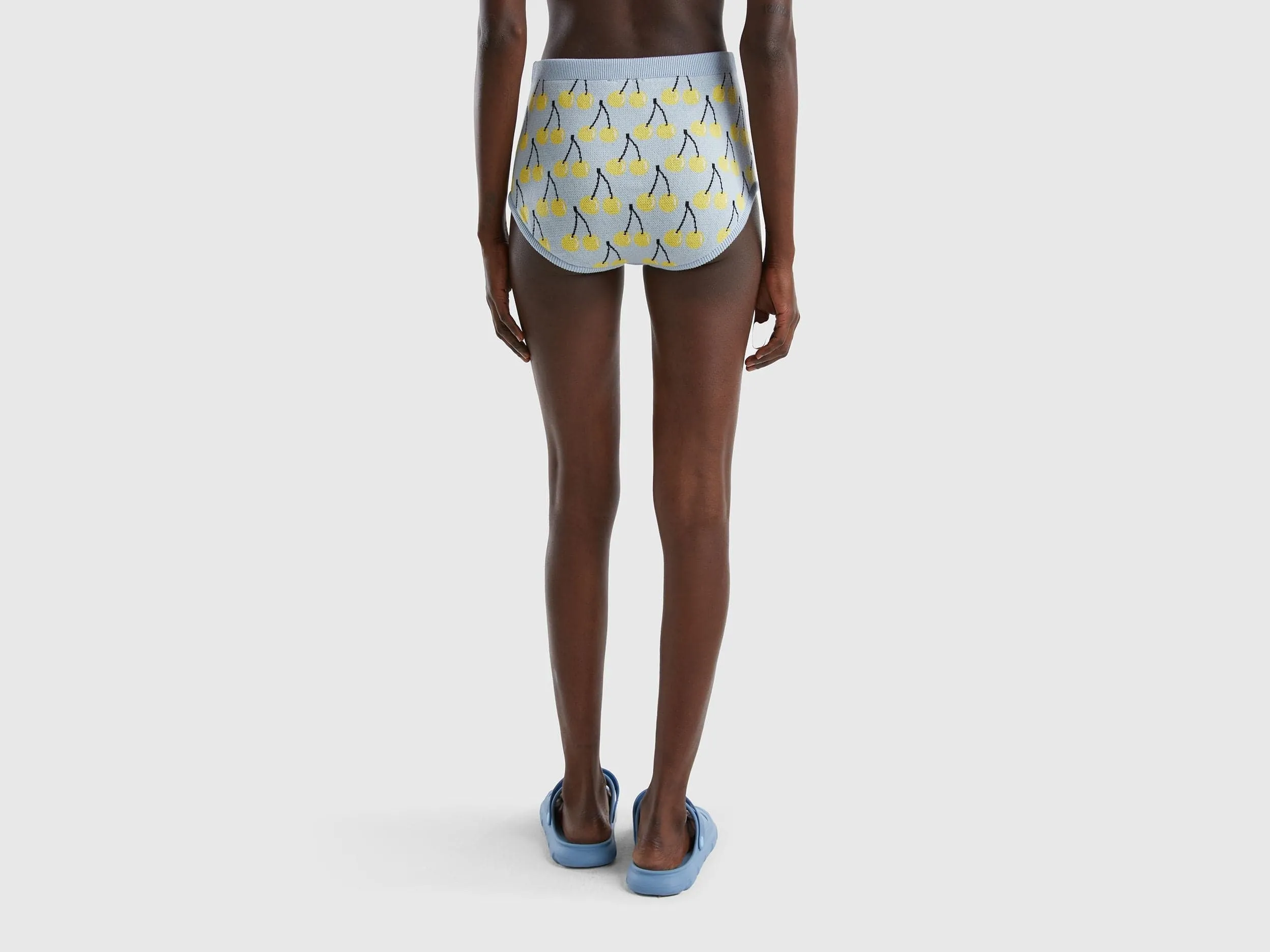 Culottes with fruit pattern