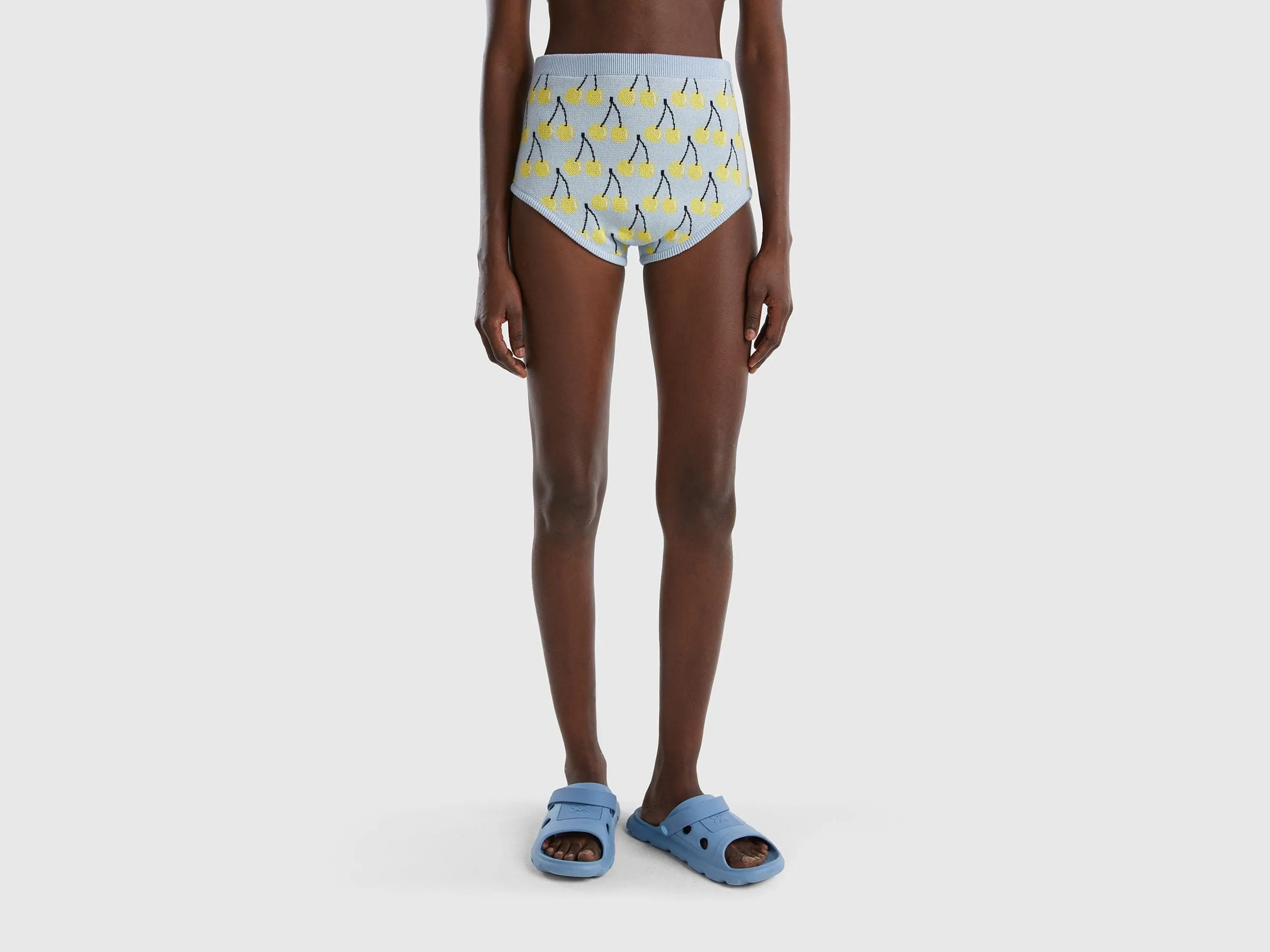 Culottes with fruit pattern
