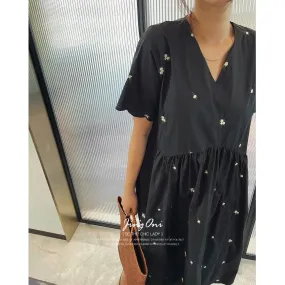 Floral Bohemian Chic Embroidered Dress: Summer Style Favorite