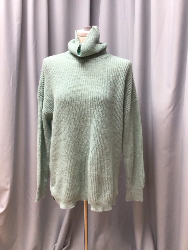 MAURICES SIZE MEDIUM Ladies TOP